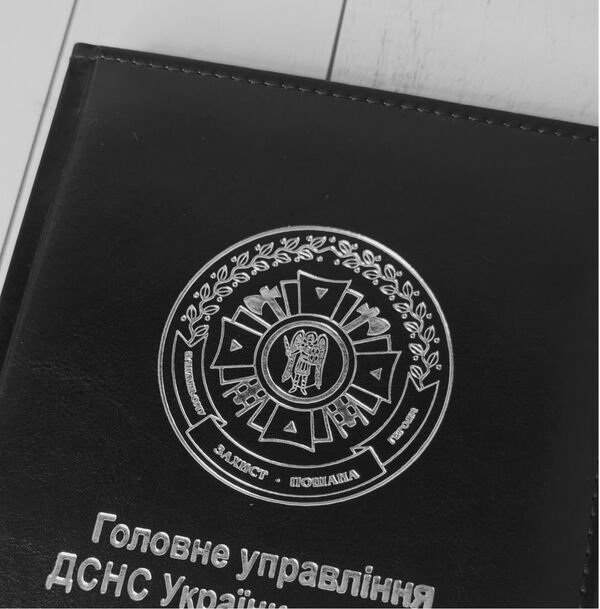 Тиснення з фольгою срібна глянець Поліграфіст картинка 2