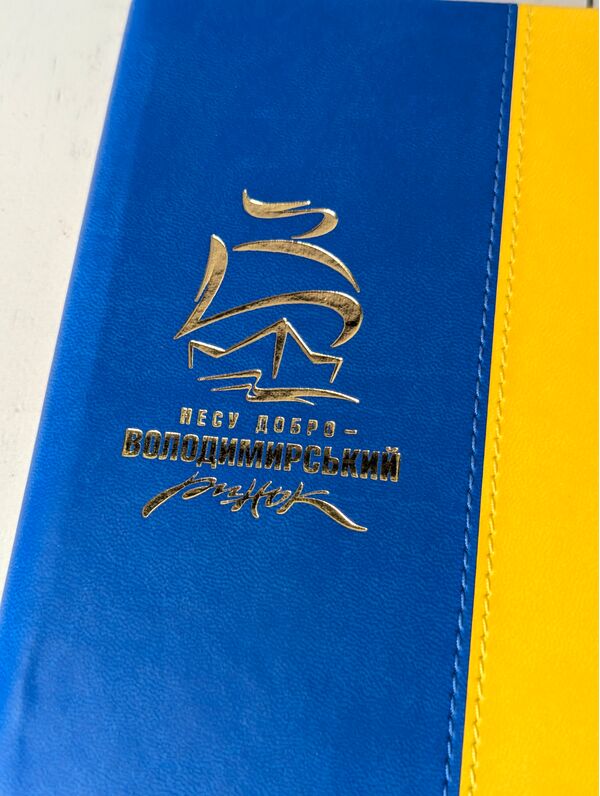 Тиснення з фольгою помаранчева матова Поліграфіст картинка 3